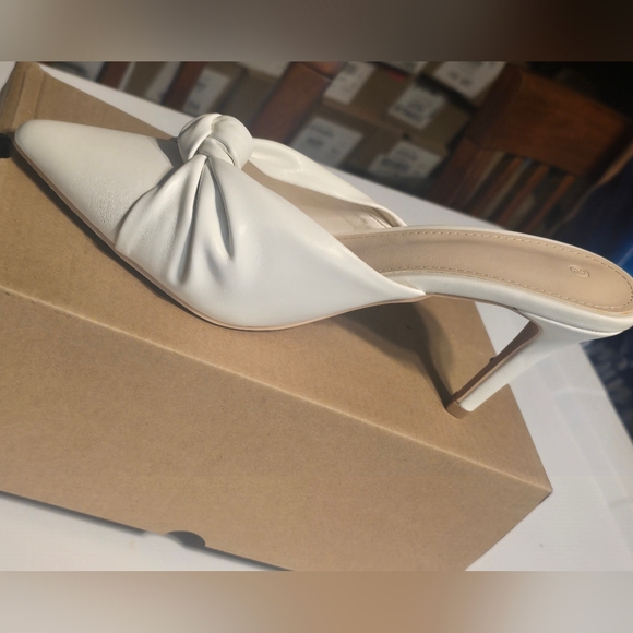 Elegant White Women's Heels - Picture 1 of 3
